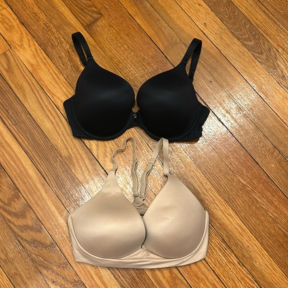 Women’s bundle of 2 Victoria’s Secret Bras